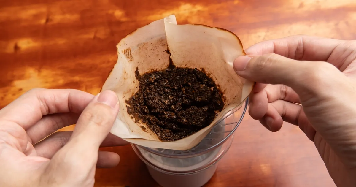 Ära vala kohvipuru kraanikaussi! Eksperdid selgitavad, miks see halb mõte on