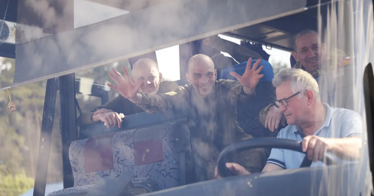 EMOTSIONAALNE VIDEO ⟩ Vene vangist pääsenud sõdur helistas koju