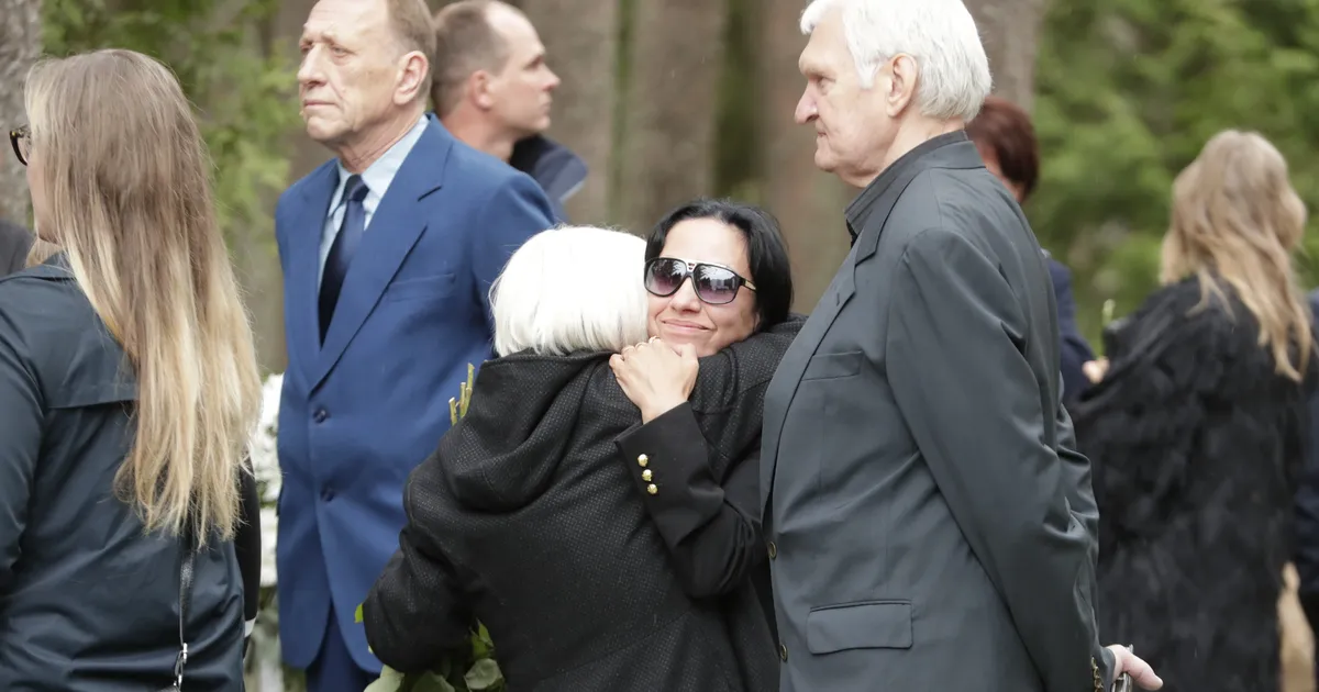 OTSEFOTOD ⟩ Teleprodutsent Kristi Loigo saadetakse viimsele teekonnale