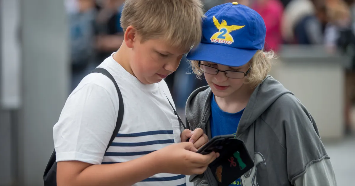 Eesti läheb vastuvoolu: mobiilikeelde ei tule, AIst saab kooli igapäevane osa