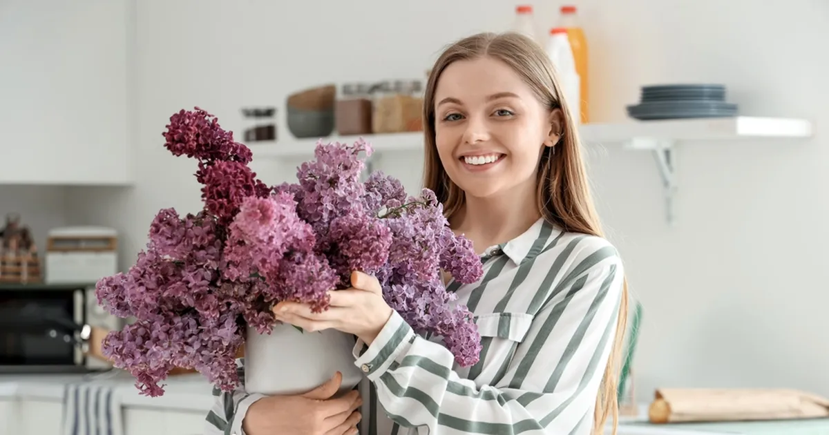 JUBA ÕITSEVAD ⟩ Need 3 nippi hoiavad sireli vaasis värskena