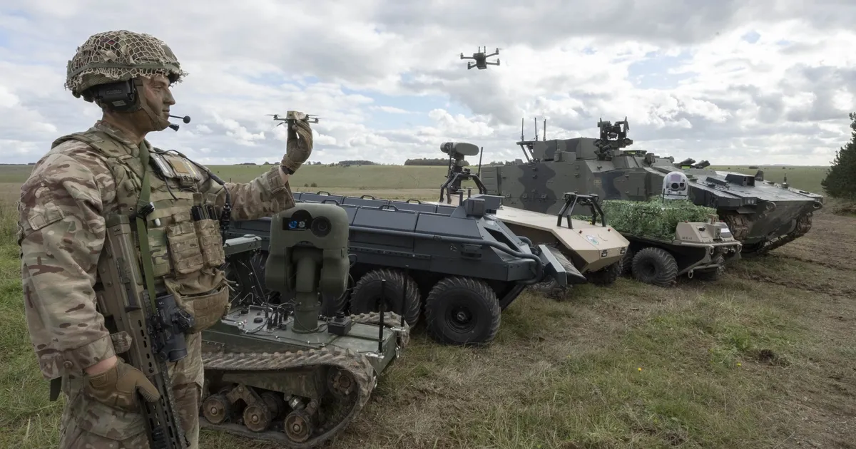 KUNINGLIKUD ROBOTID ⟩ Britid saadavad tulevikusõtta droidide ja droonide armee