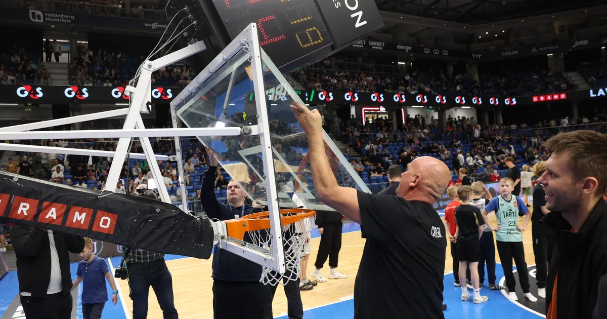 FOTOD ⟩ Purunenud korvilaud katkestas Kalevi ja Tartu korvpallifinaali enam kui tunniks