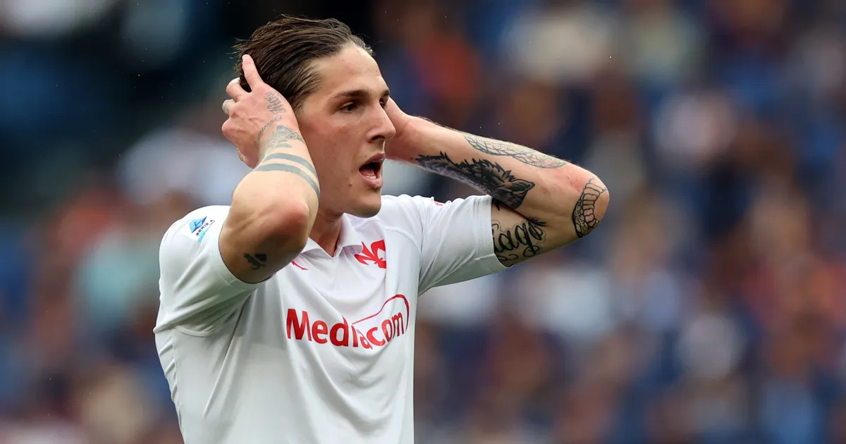 Itaalia jalgpallikoondislane tungis riietusruumi, urineeris seinale ja saatis kaks noormängijat haiglasse