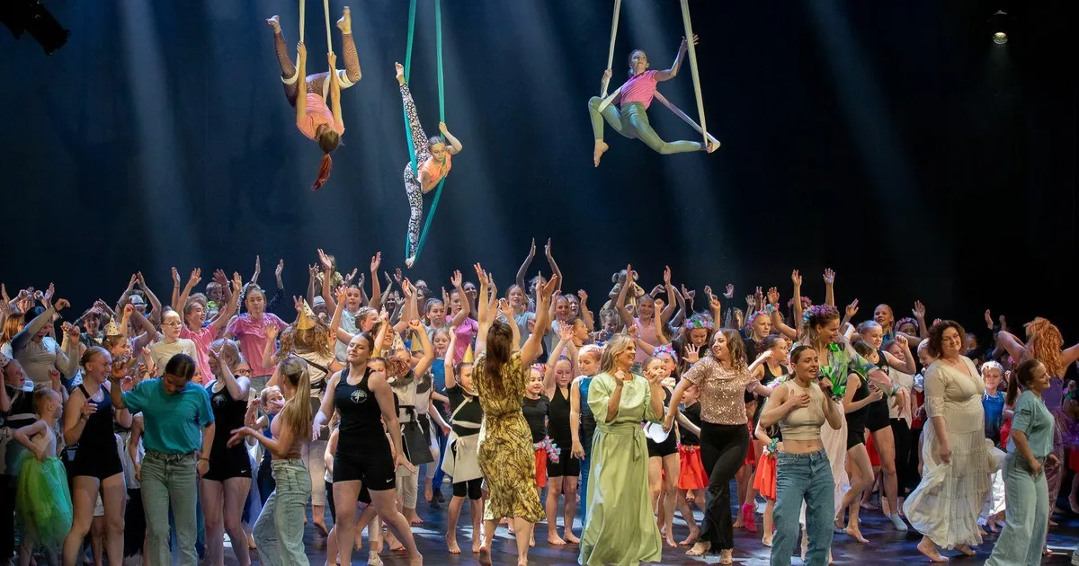 GALERII ⟩ Tantsustuudio tähistas kümnendat tegutsemisaastat suurejoonelise etendusega