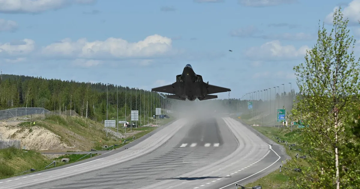 Pärast 41-aastast pausi harjutas Hollandi õhuvägi Soomes taas «maanteesõitu»
