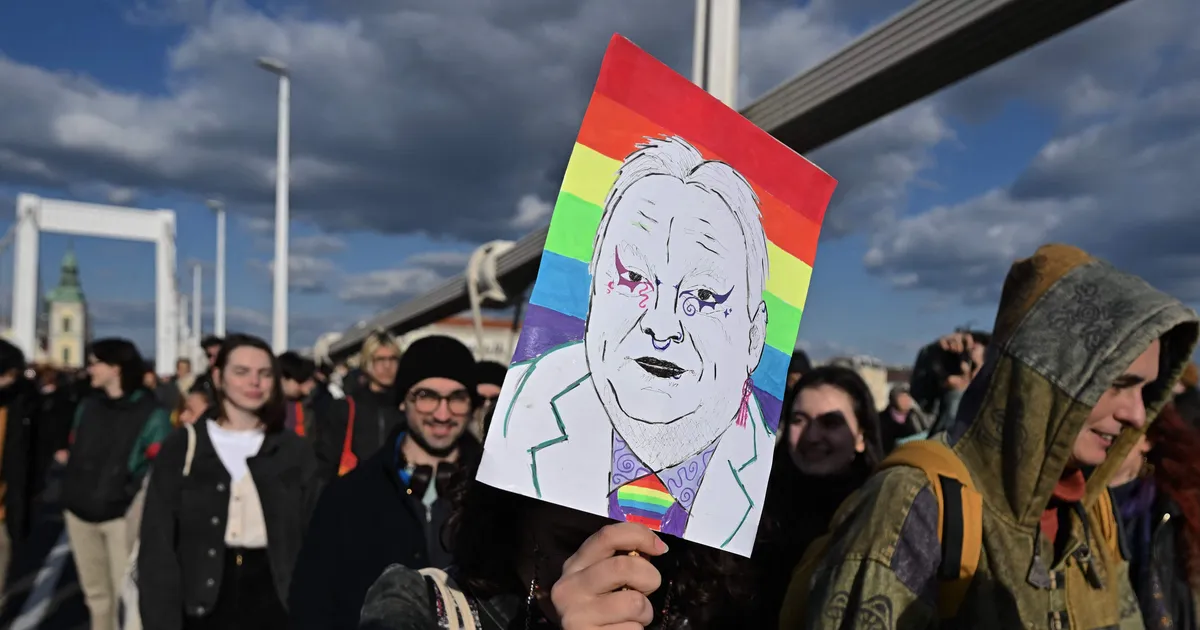 Eurosaadikud nõuavad komisjonilt osalemist Budapesti keelatud seksuaalvähemuste paraadil