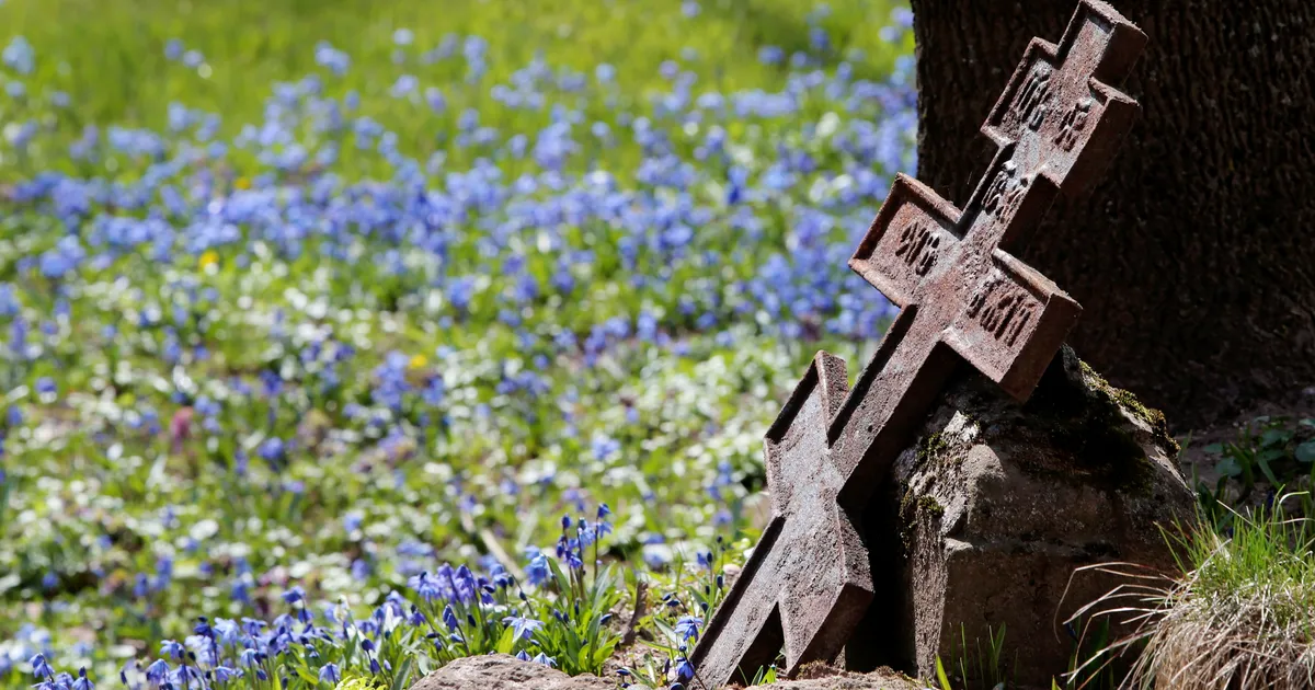 FOTO ⟩ Jüri kalmistul käinud mehele avanes küsimusi tekitav vaatepilt: miks nad nii teevad?