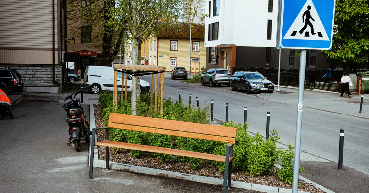 GALERII ⟩ Tallinna tänavatele ja parkidesse lisandub mitusada uut pinki
