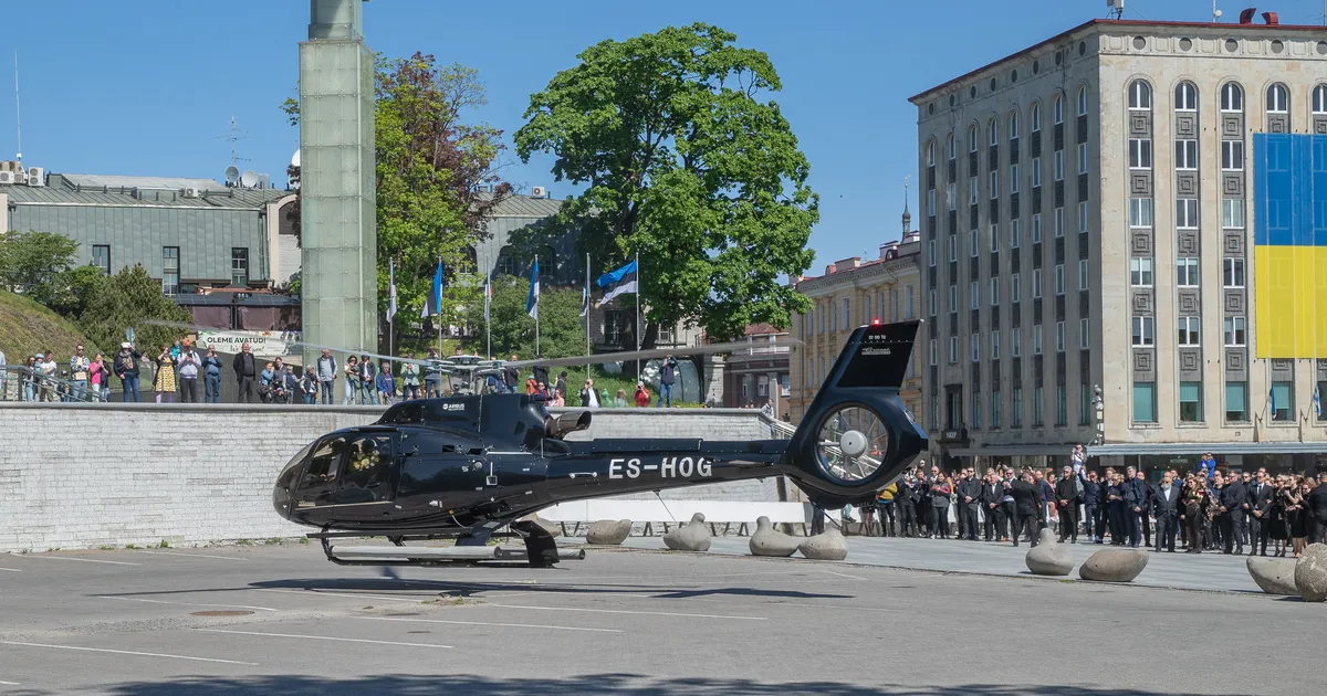 FOTOD ⟩ Oleg Sõnajala viimane lend. Ärimehe sark viidi kopteriga Saaremaale