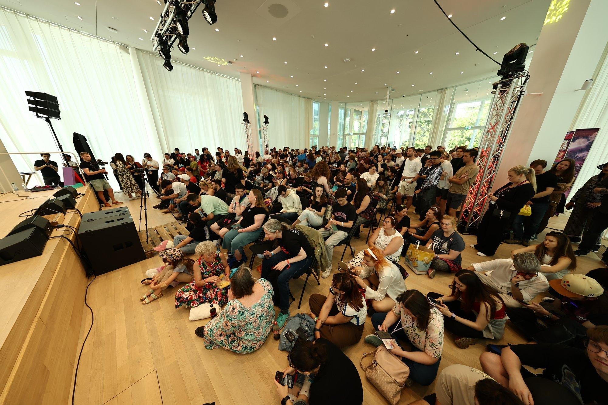 KROONIKA BASELIS | Rahvahordid on kogunenud lootuses Tommy Cashiga kohtuda