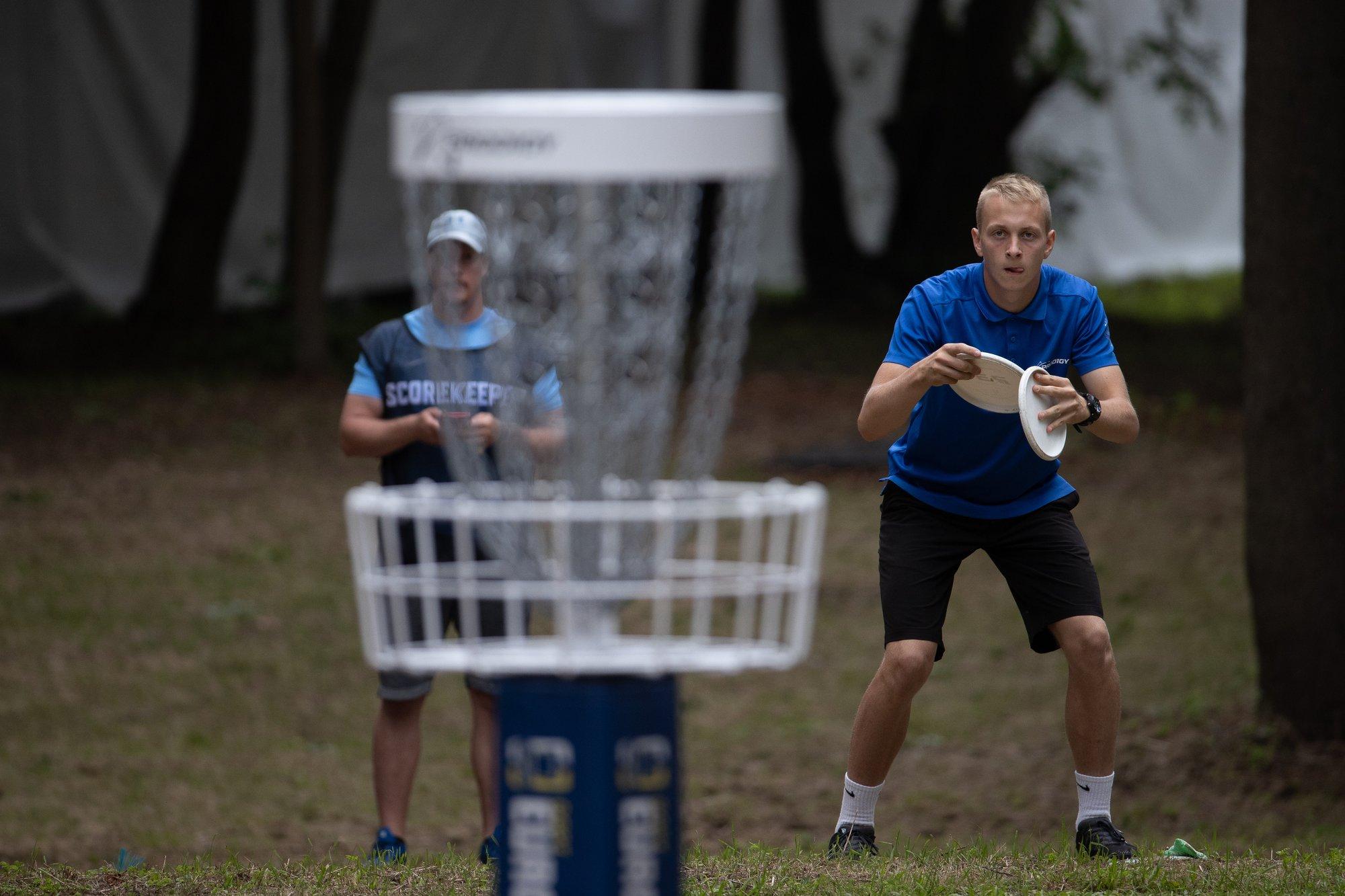 Pärnu Vapruse jalgpallur Mathias Villota seljatas kogu Eesti discgolfiparemiku