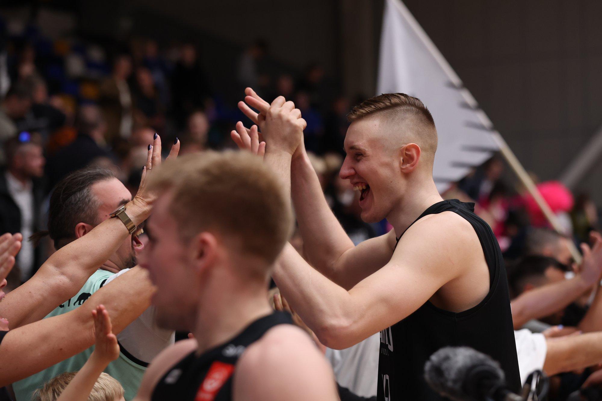 KOGU TÕDE MÄNGUST | Rekordpublik, jokker Nurger ja terav Lips. Seeriale võimsa punkti pannud Tartu võitis teenitult