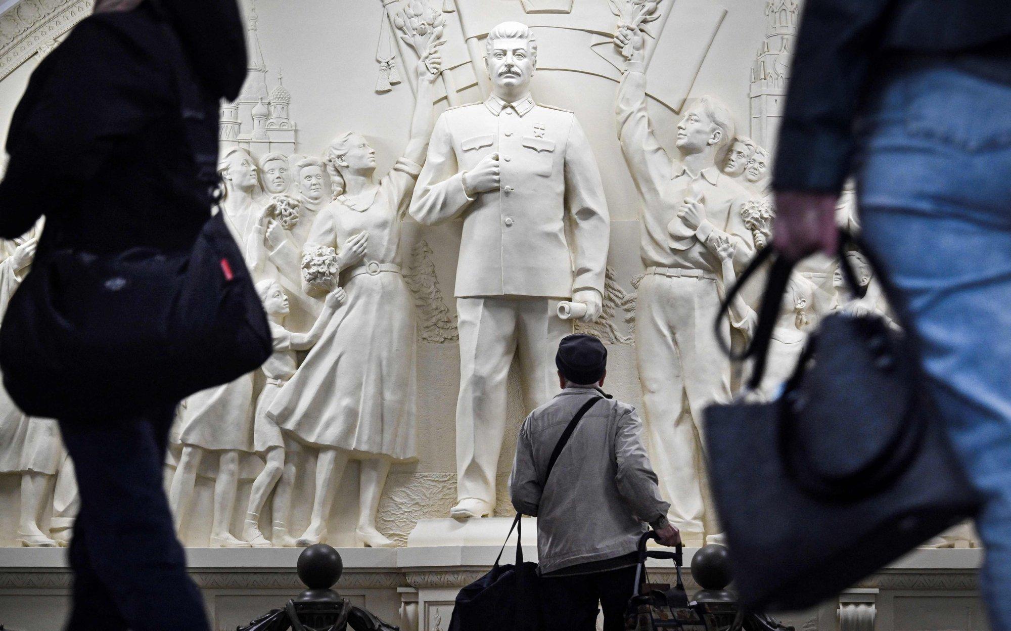Moskva metroos taasavati Nõukogude ajal sobimatuks peetud hiiglaslik Stalini monument