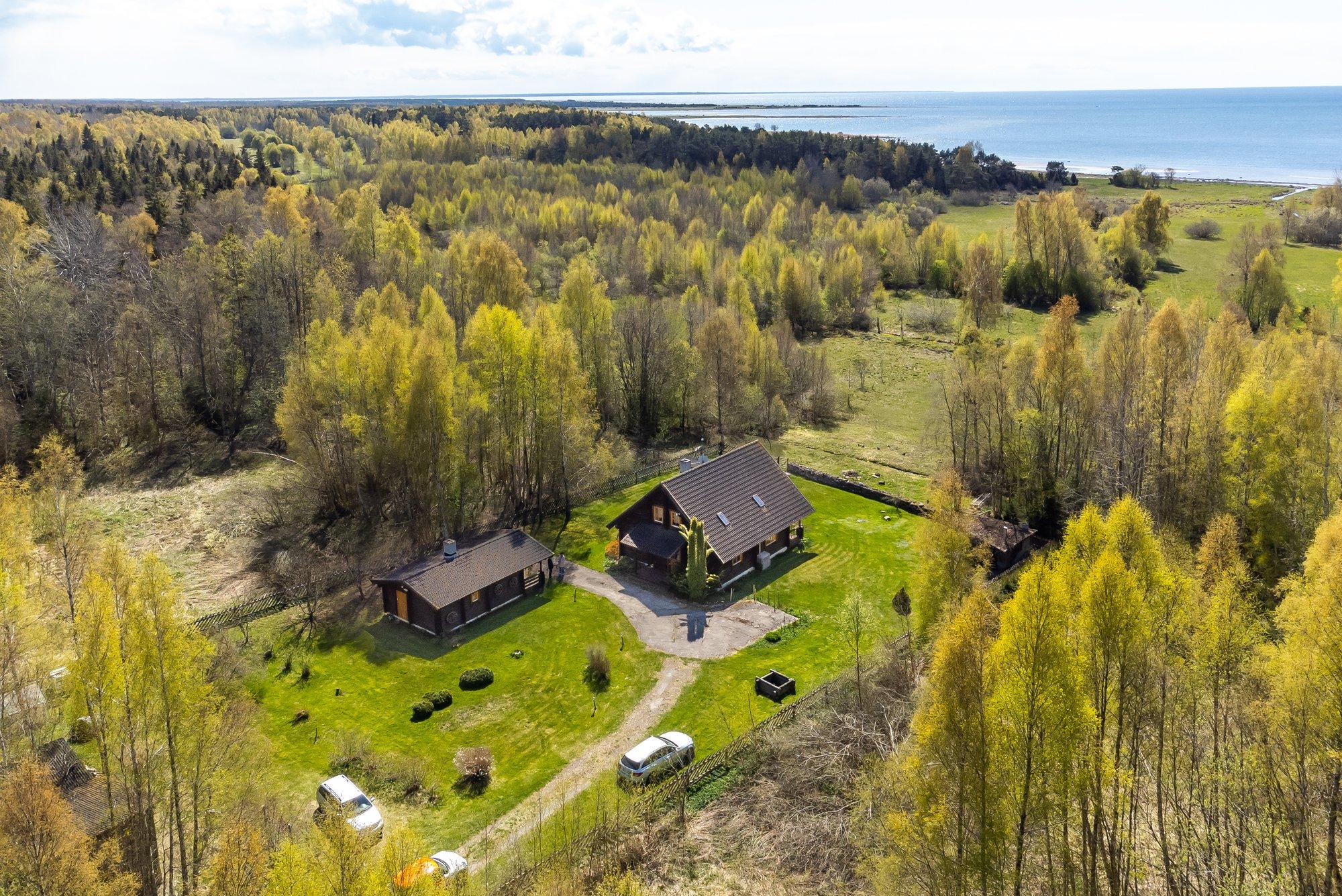 Kõiki töid ei saagi distantsilt teha. Koroona põhjustatud kriisi ajal maale ostetud majad on ringiga turul tagasi