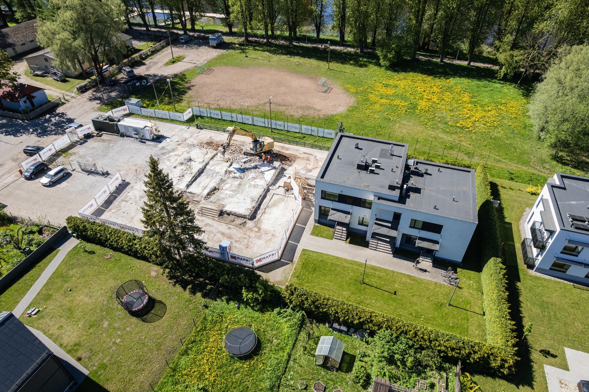 FOTOD | Tartus viltu vajunud majast on alles jäänud tühi plats