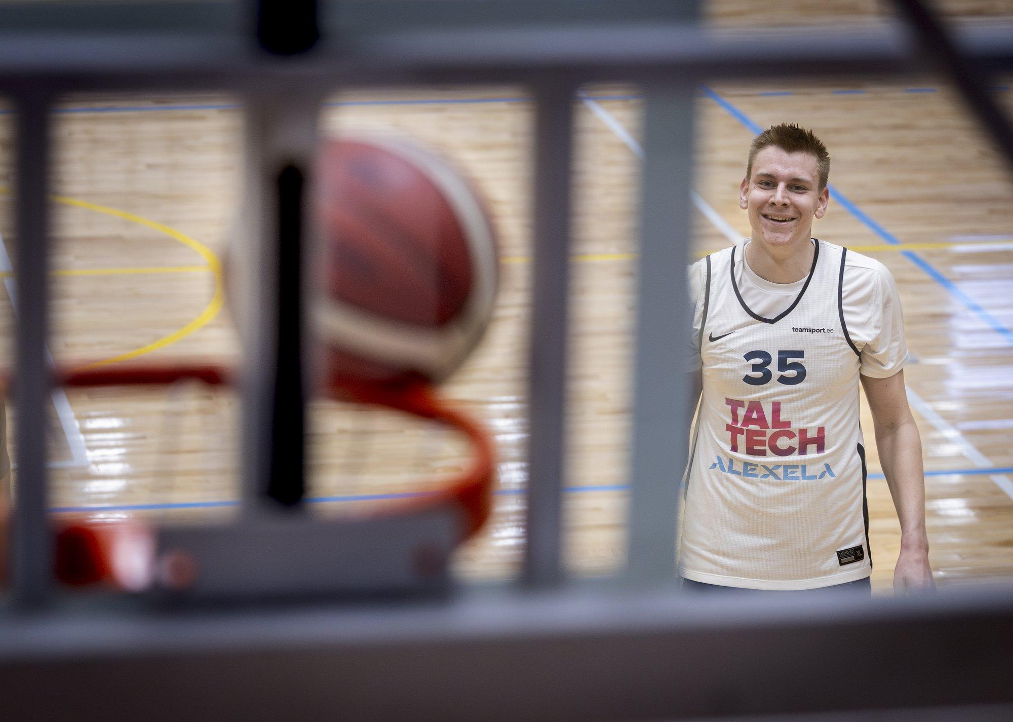 Korvpallur Simm-Marten Saadi uuest mängupaigast: tegin seal ühe trenni, see on karm