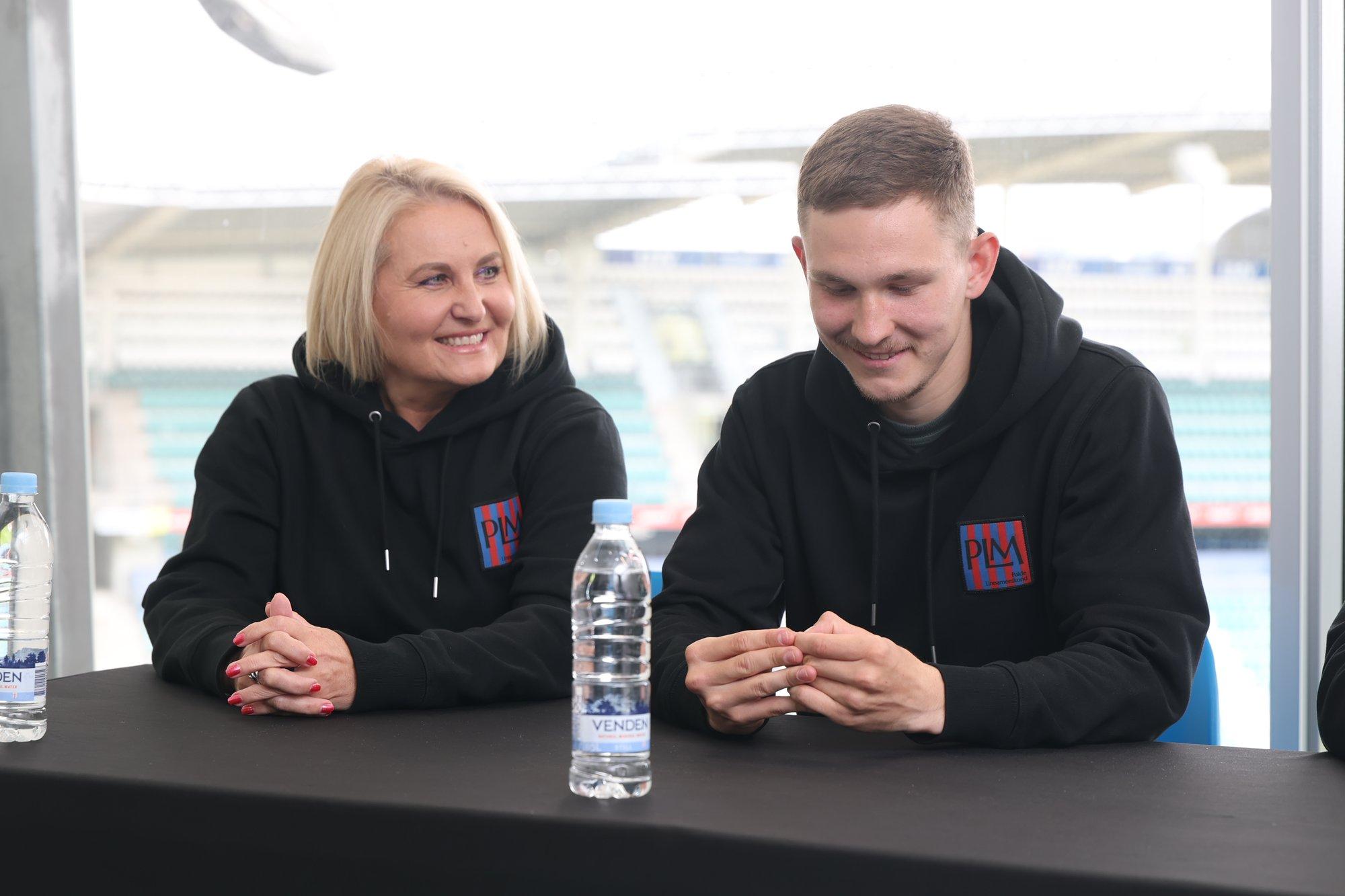 DELFI FOTOD | Tavalisest erilisem pressikonverents A. Le Coq Arenal. Suure duelli eel andsid aru mängijate emad