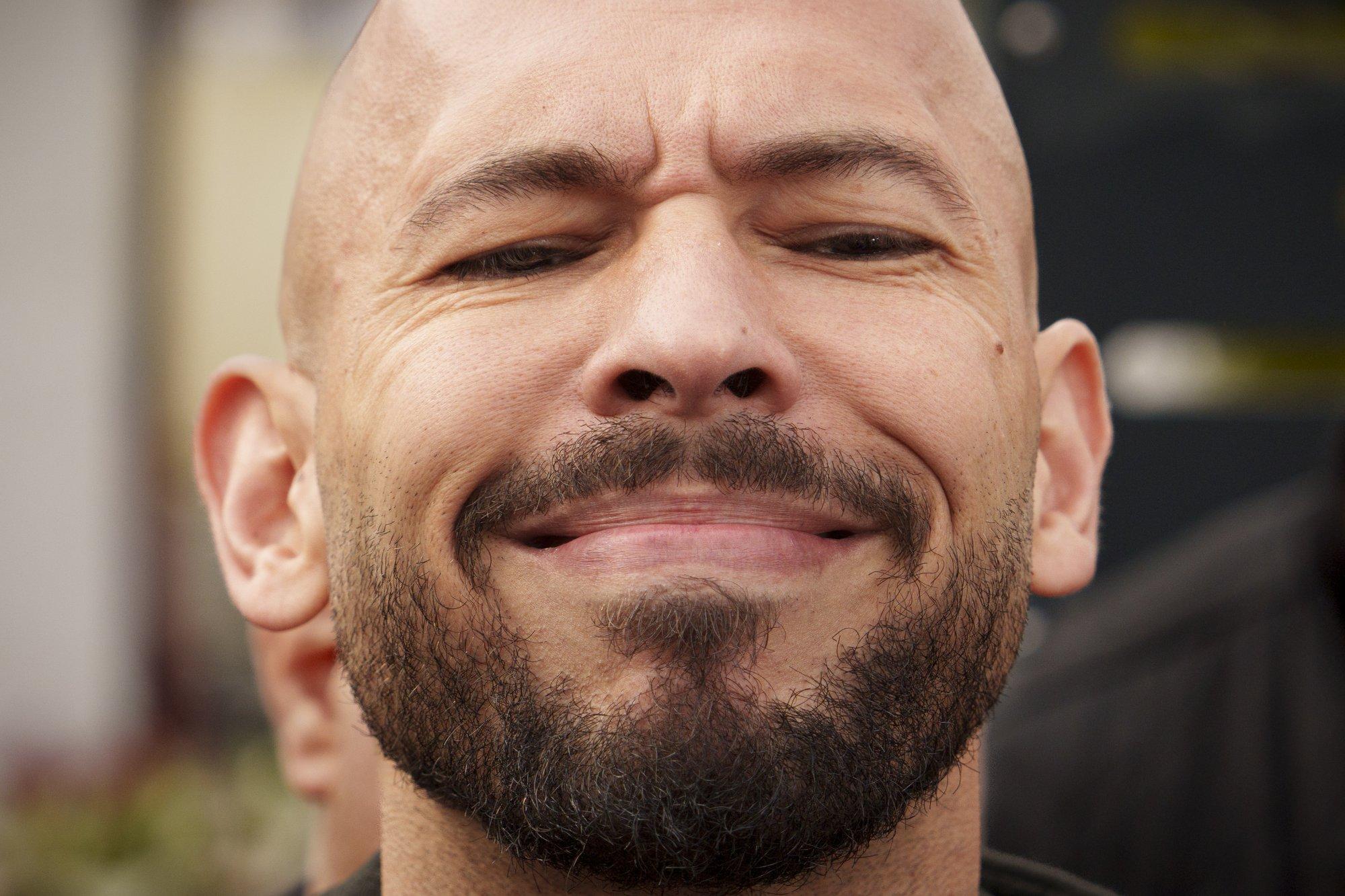 Trump päästis naisepeksjate iidoli Andrew Tate’i koduarestist. See ei tähenda, et ta jääbki vabadusse