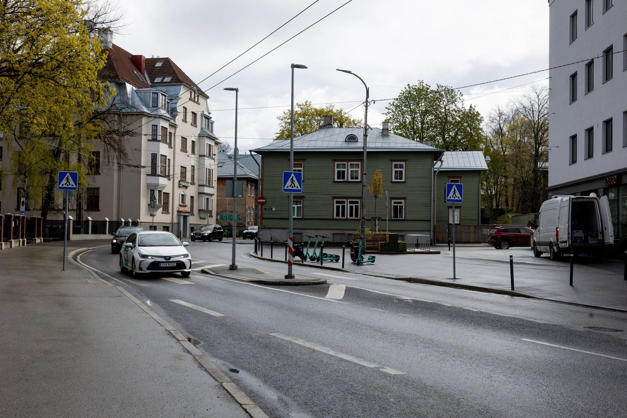 Tallinna Euroopa kooli pere on mures üliohtliku teeületuskoha pärast. Mitu last on saanud autolt löögi