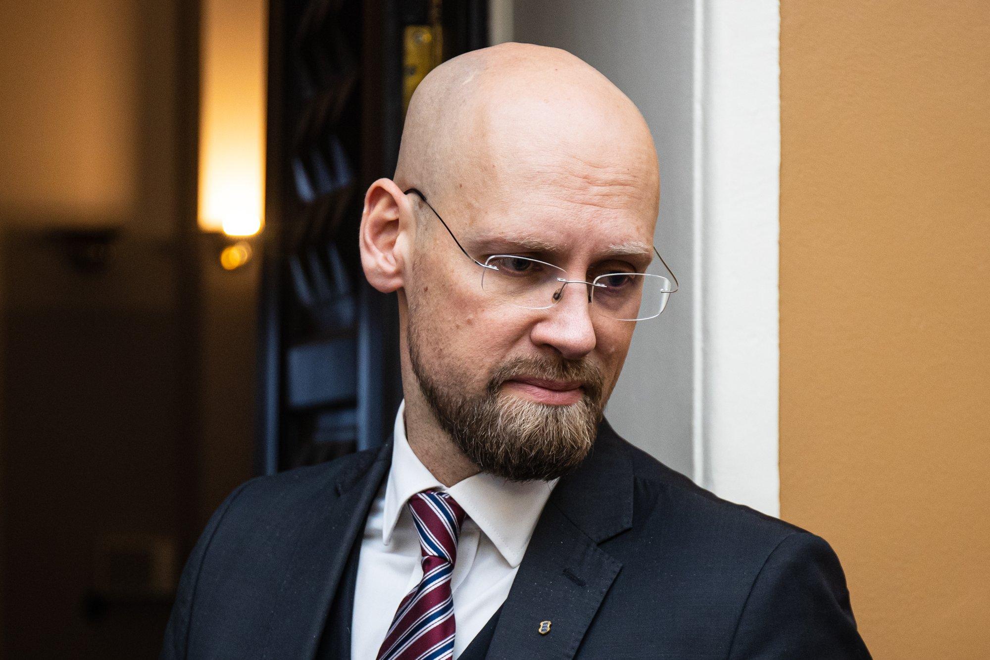 Rahvaalgatus Varro Vooglaiu ERRi nõukogust taandamiseks kukub ilmselt läbi. Helle-Moonika Helme: puudub õiguslik alus