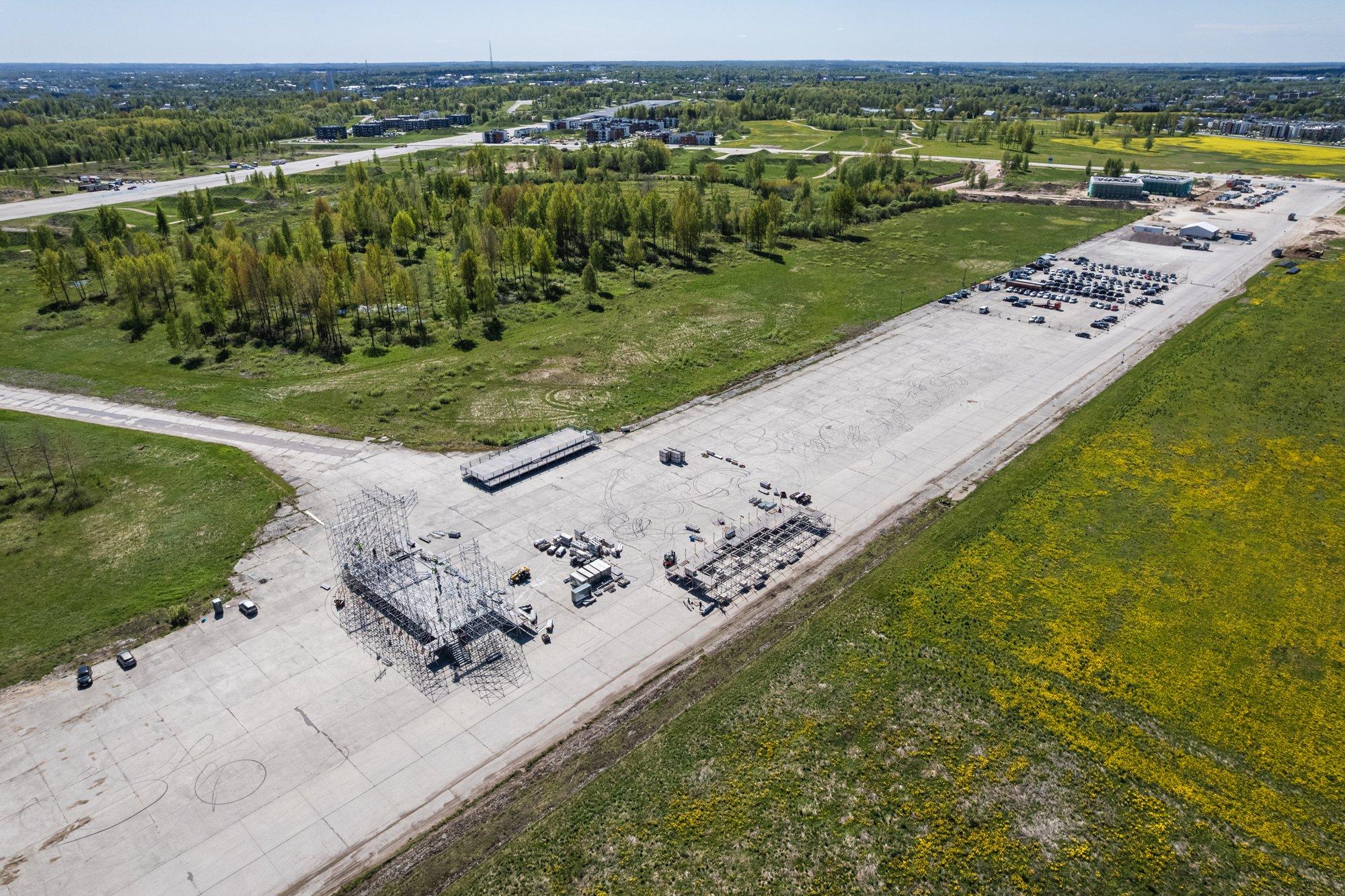 FOTOD | Martin Garrixi kontserdiks kerkib Raadile hiiglaslik lava! Oodata on ka lasersõud