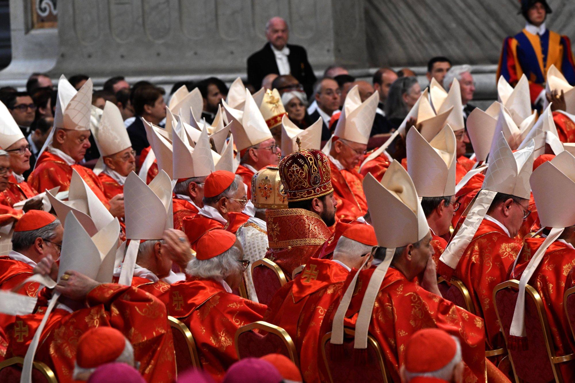Kardinalid valisid uut paavsti rangete reeglite järgi ja ka menüü oli neil piiratud: kolm toitu, mida nad enne otsusele jõudmist kindlasti süüa ei tohtinud