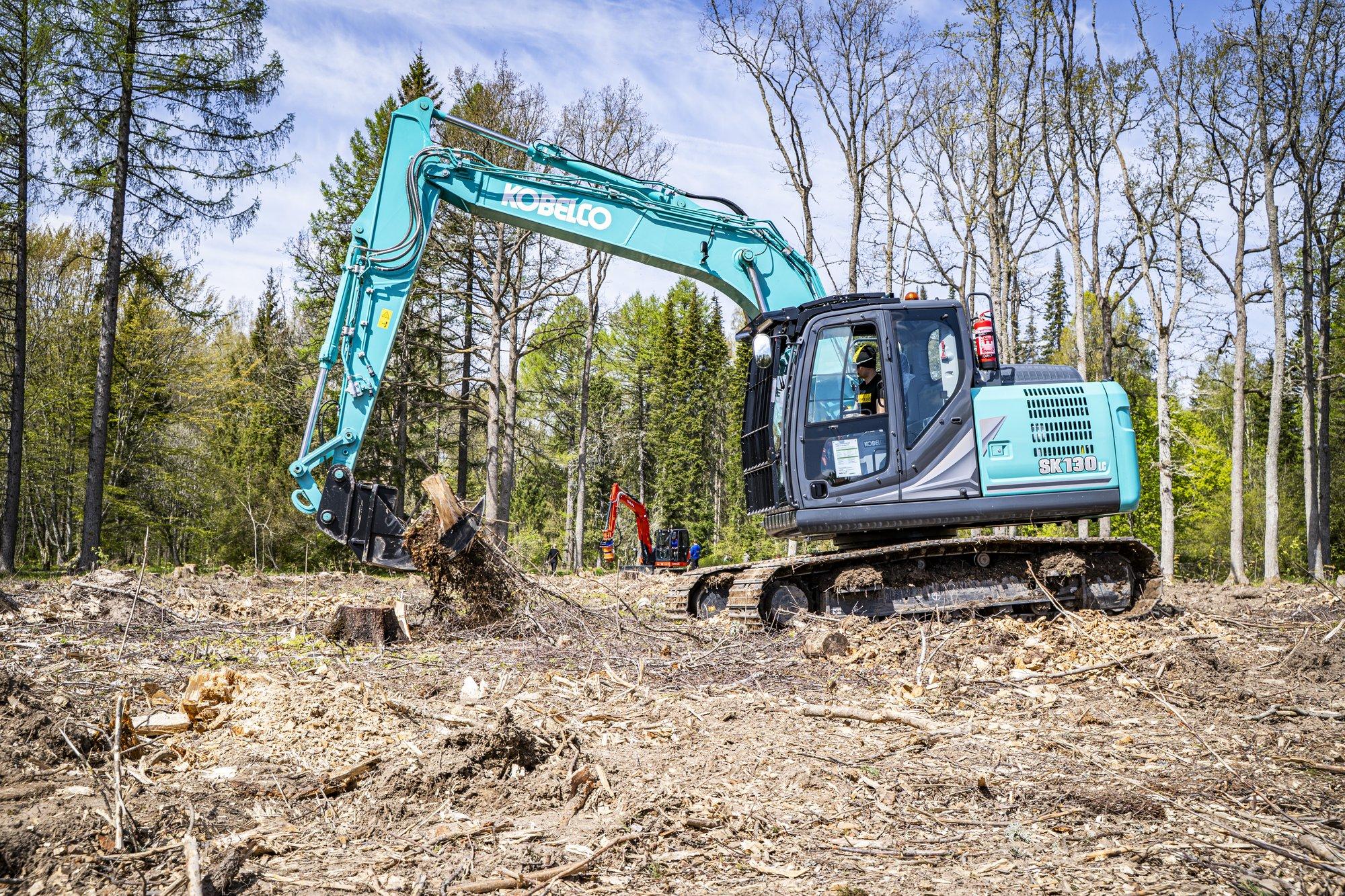 FOTOD | Võimsad Eestis tehtud tööriistad jahvatavad kännud peeneks