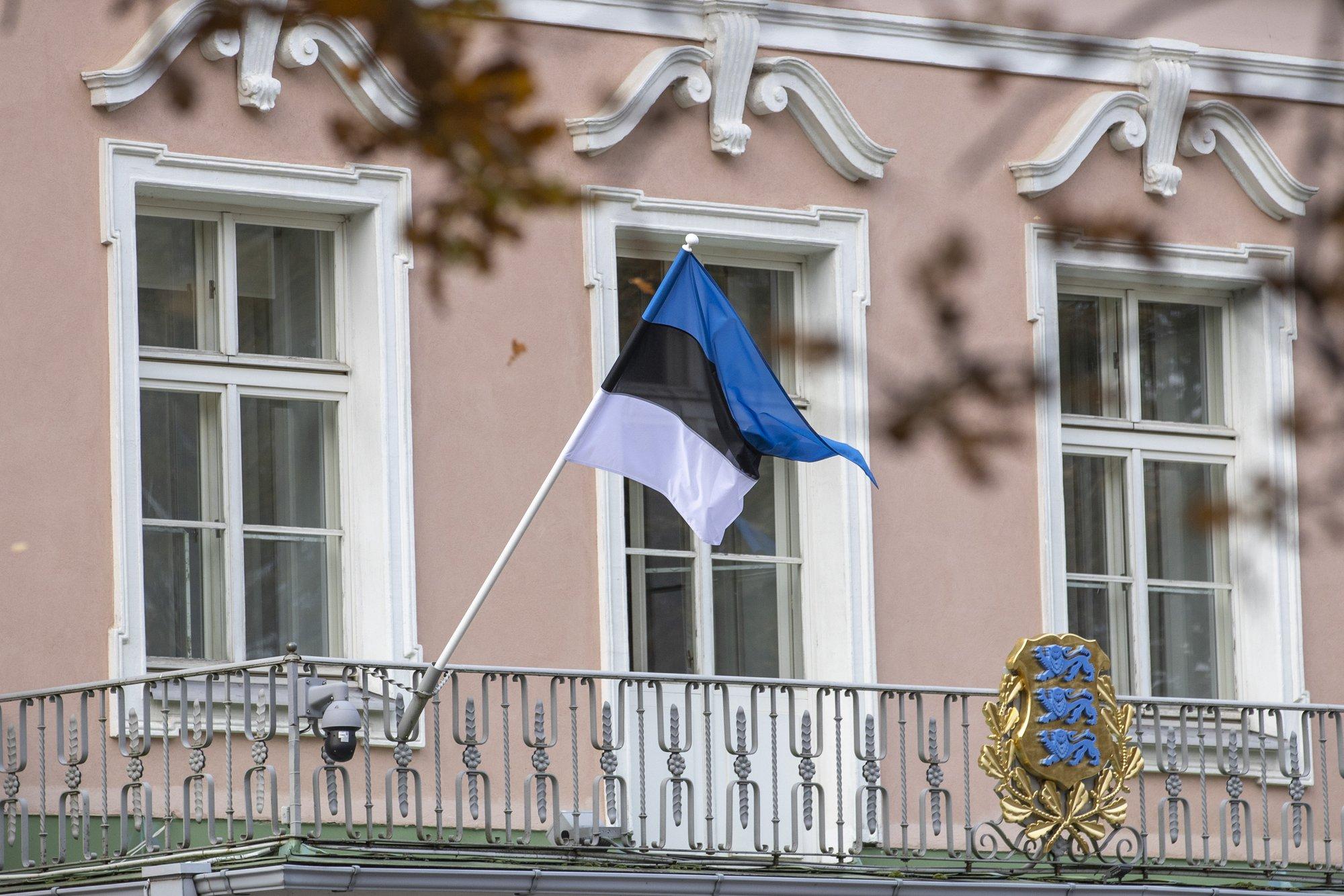 Edasi lükkunud visiitide tõttu jäi presidendi kantseleil mullu raha üle