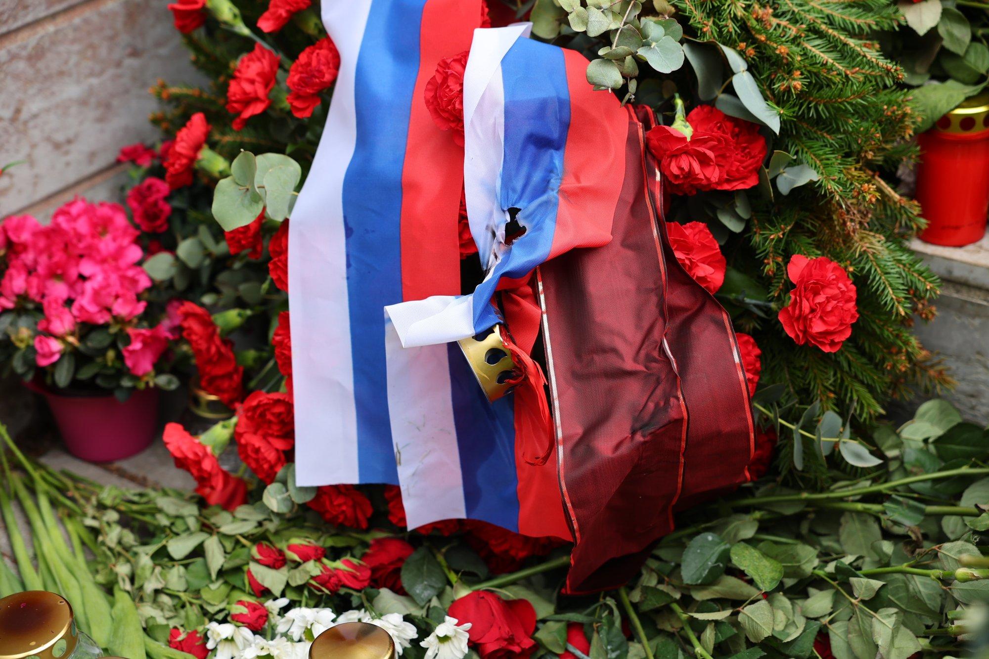 FOTOD | Pronkssõduri ees süttis Venemaa lipp