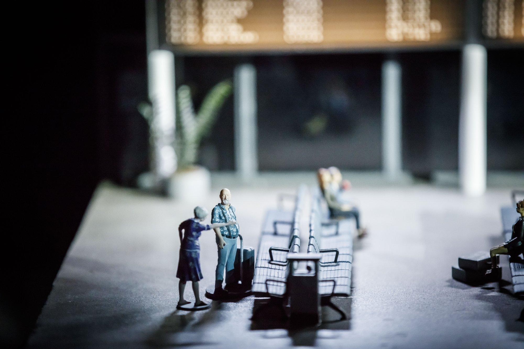 ARVUSTUS | Tallinn Trefil mängitav lavastuste sari „Transport“ on varjamatult poliitiline