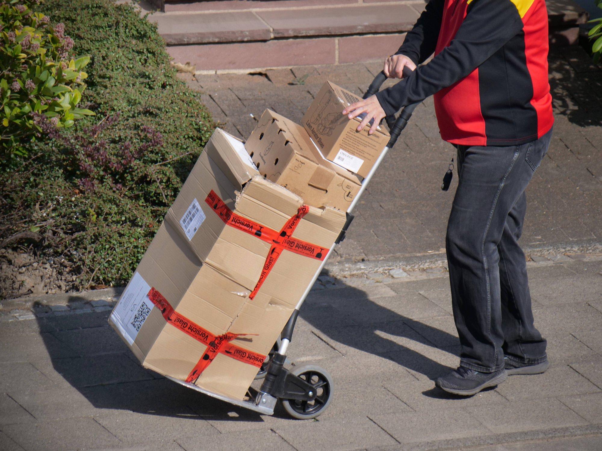 Saksamaal süüdistatakse 3 Ukraina kodanikku Venemaa ülesandel plahvatavate ja süttivate pakkide saatmise kavandamises