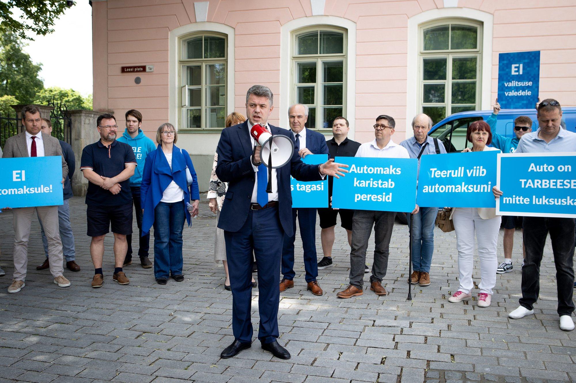 Riigikogu liikmed nõuavad tuleval nädalal erakorralist istungit. Reinsalu: on aeg tõmmata automaksule joon peale