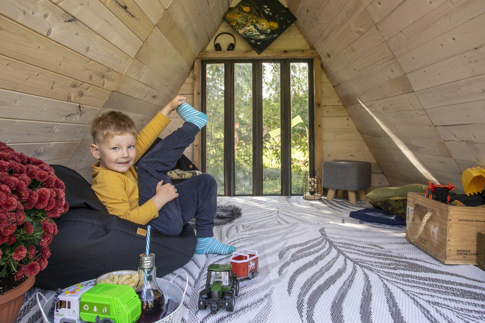 Kaubaalustest valmib lihtsalt ja kiiresti lapsele tore mängumaja