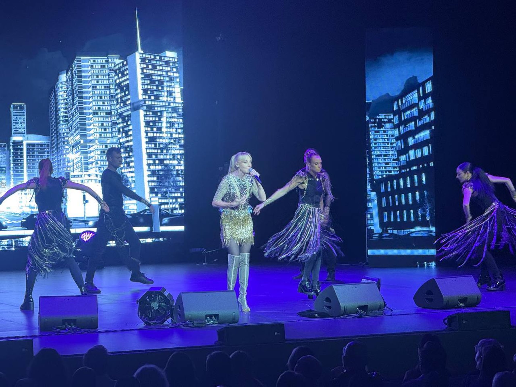 FOTOD | „Tallinn, kuidas ma sind igatsesin!“ Alexela kontserdimajas esineb Alla Pugatšova tütar, kes sai hiljuti sissesõidukeelu Lätti