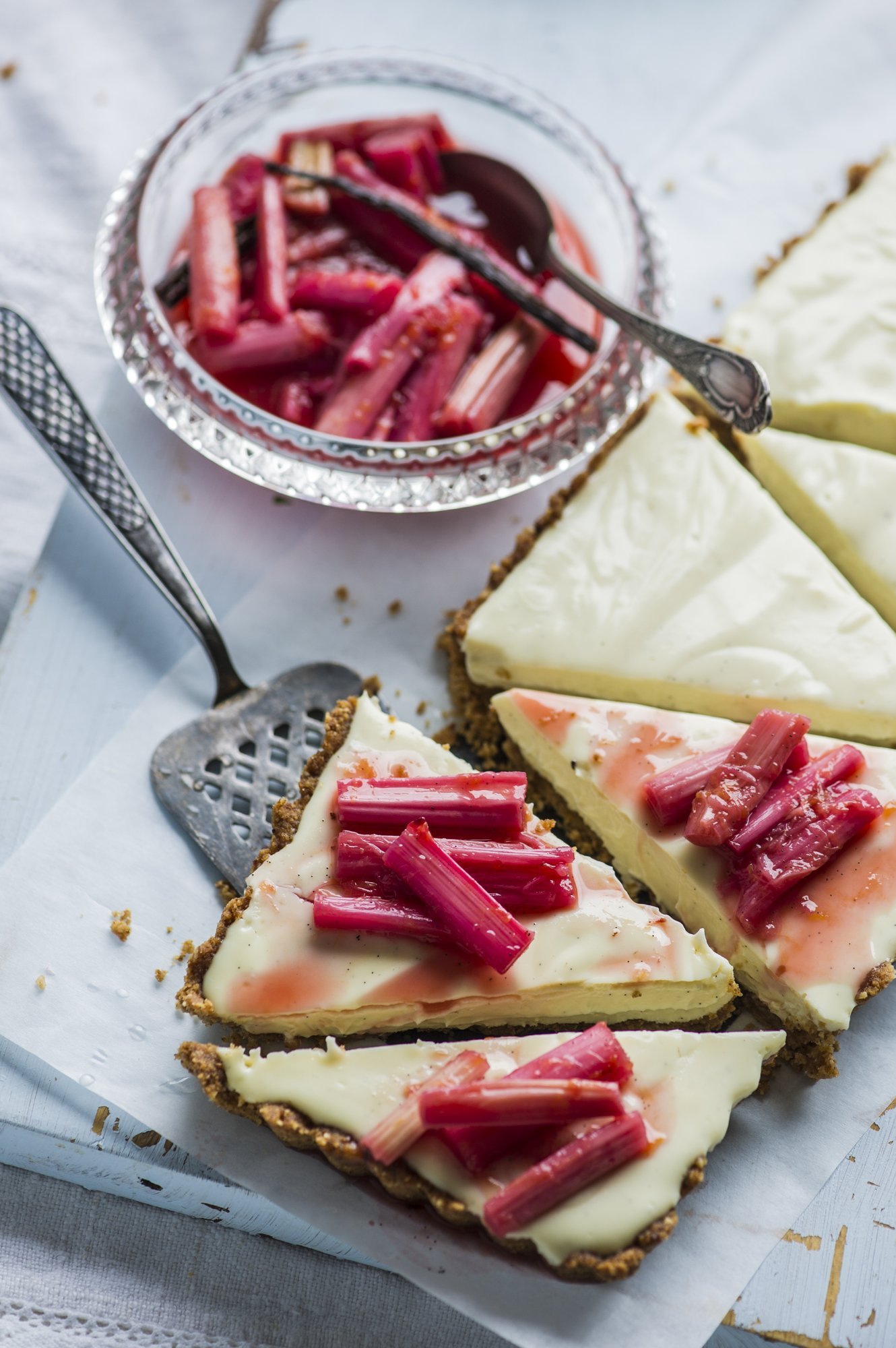 RETSEPT | See taevalik rabarberiga šokolaadikook rahuldab ka kõige nõudlikuma gurmaani isu