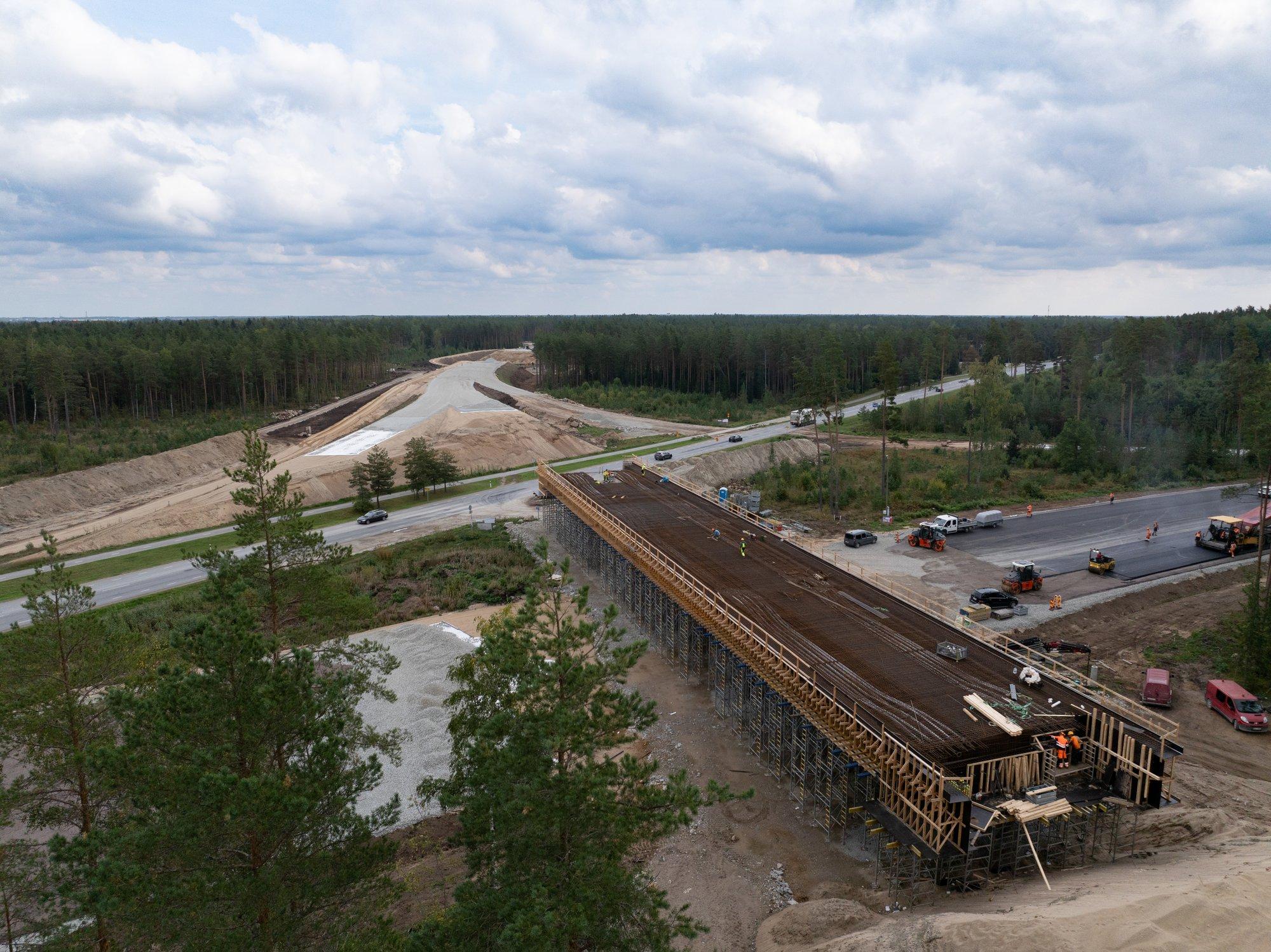 Rail Balticu teel seisab maja, kus elab eakas naine. „Maja tuleb lammutada, aga maksta ei taheta“