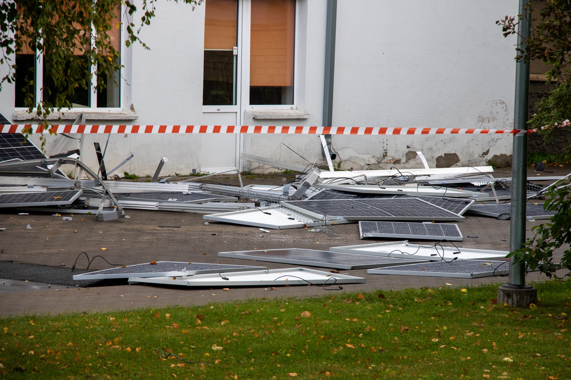 Katuselt lahti kistud päikesepaneelid ja rikkis telerid. Saabuv äike võib teha paksu pahandust