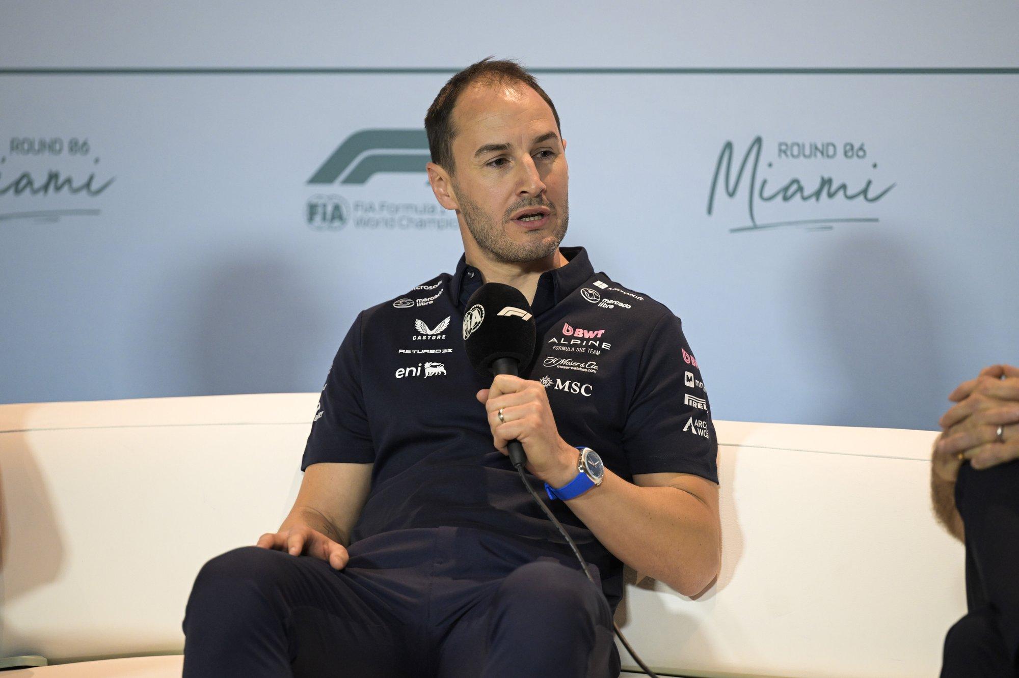 Aroni ülemuse ootamatu lahkumise võis põhjustada lähedase pereliikme vahistamine