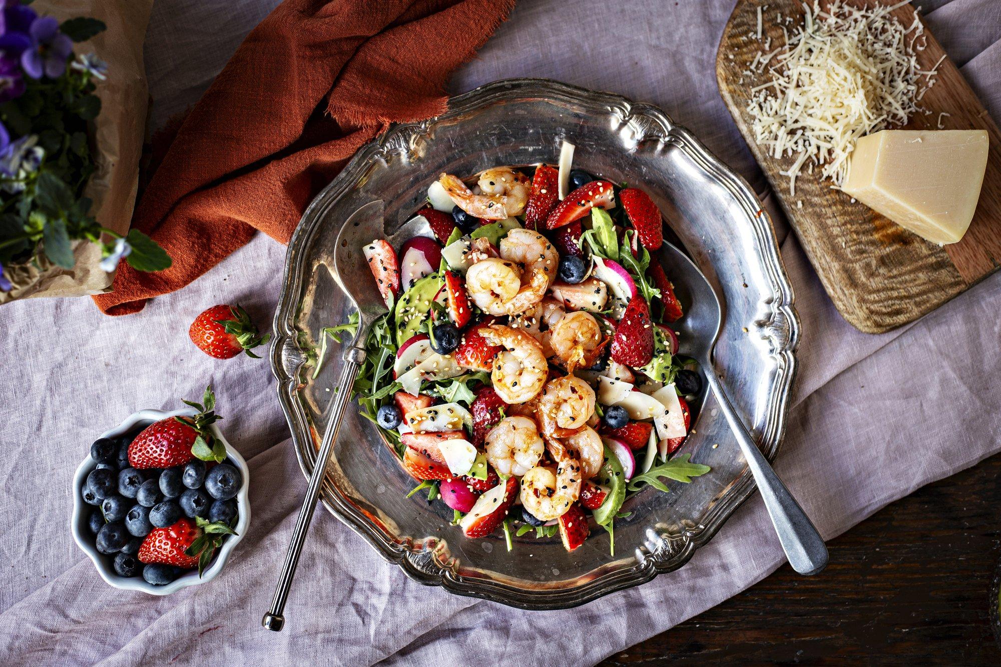 Sooja kevadõhtu amps: maasika-krevetisalat on nii maitsete kui tekstuuride poolest suurepärane!