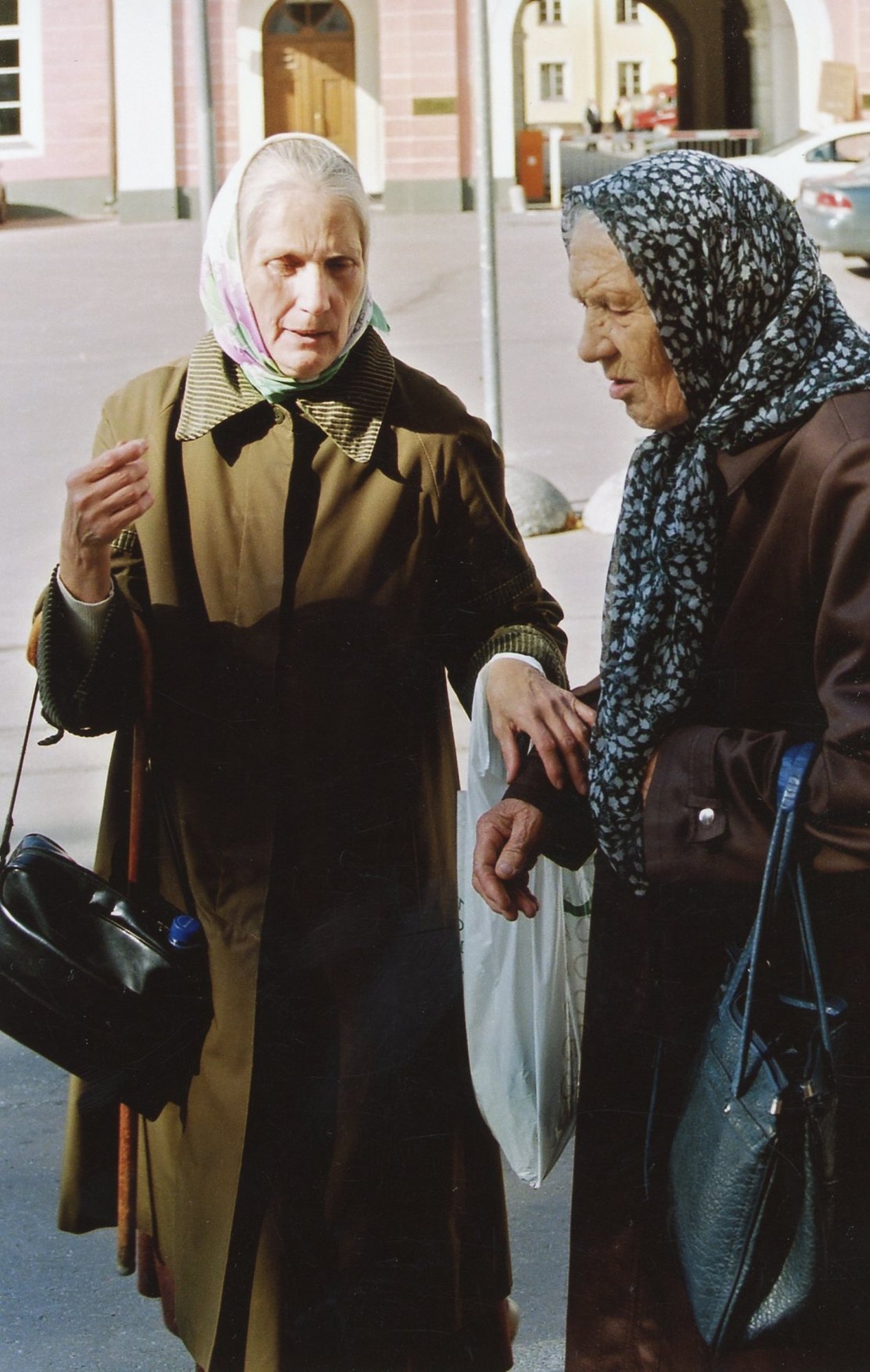 Erakordne juhtum: Soomes surid samal päeval eri paikades elavad kaksikõed