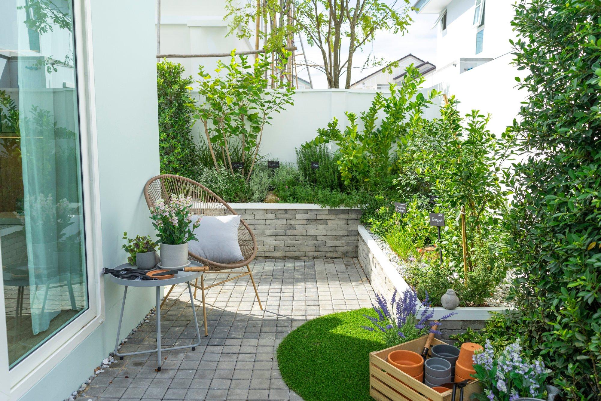 Väikegi aed võib olla kaunis ja funktsionaalne – kümme head soovitust, kuidas kujundada pisikest aeda