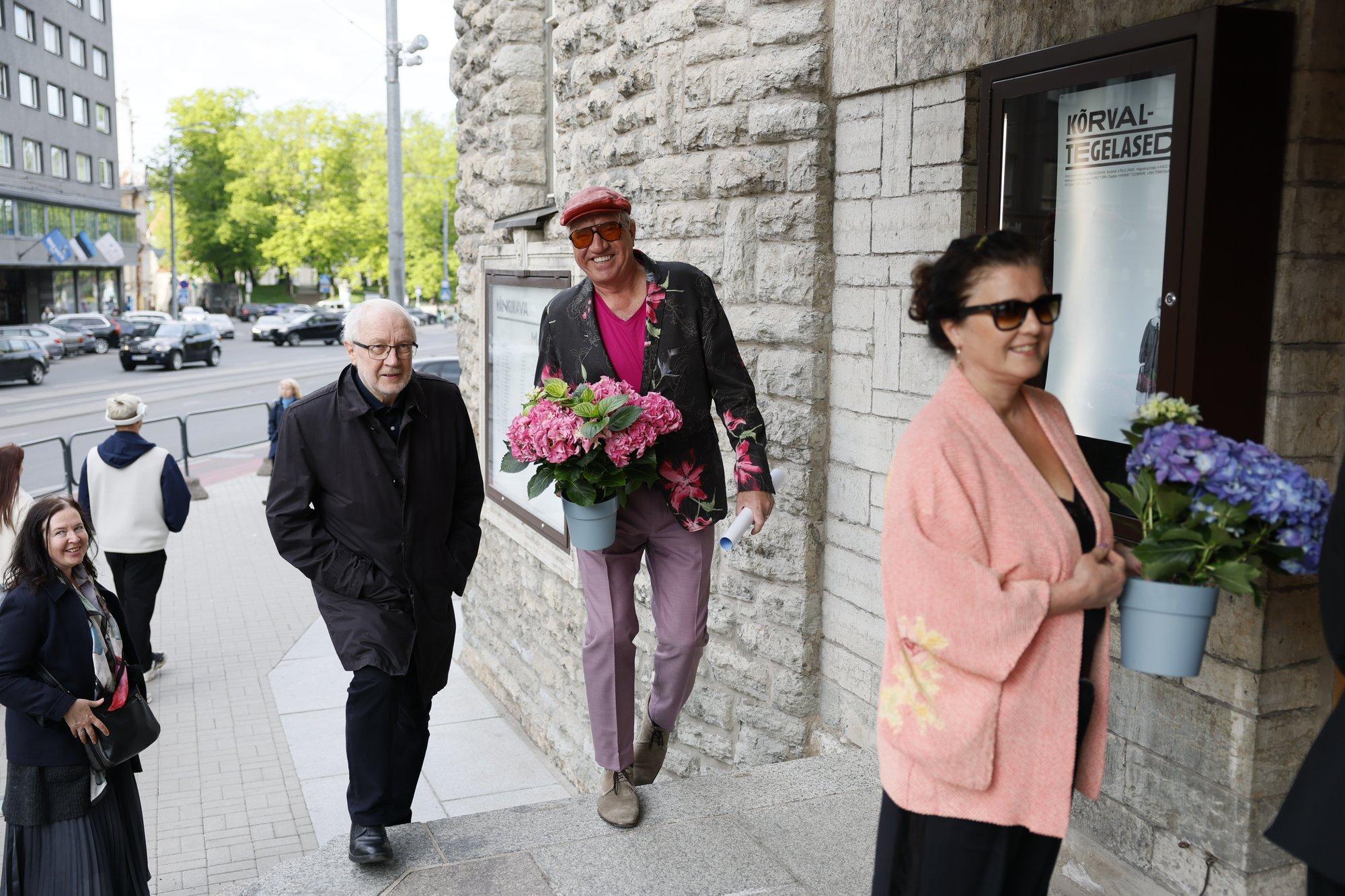 FOTOD | Tõeline staaride paraad! Vaata, kes saabusid Draamateatrisse Harriet Toompere ja Liina Tennosaare juubelietendusele