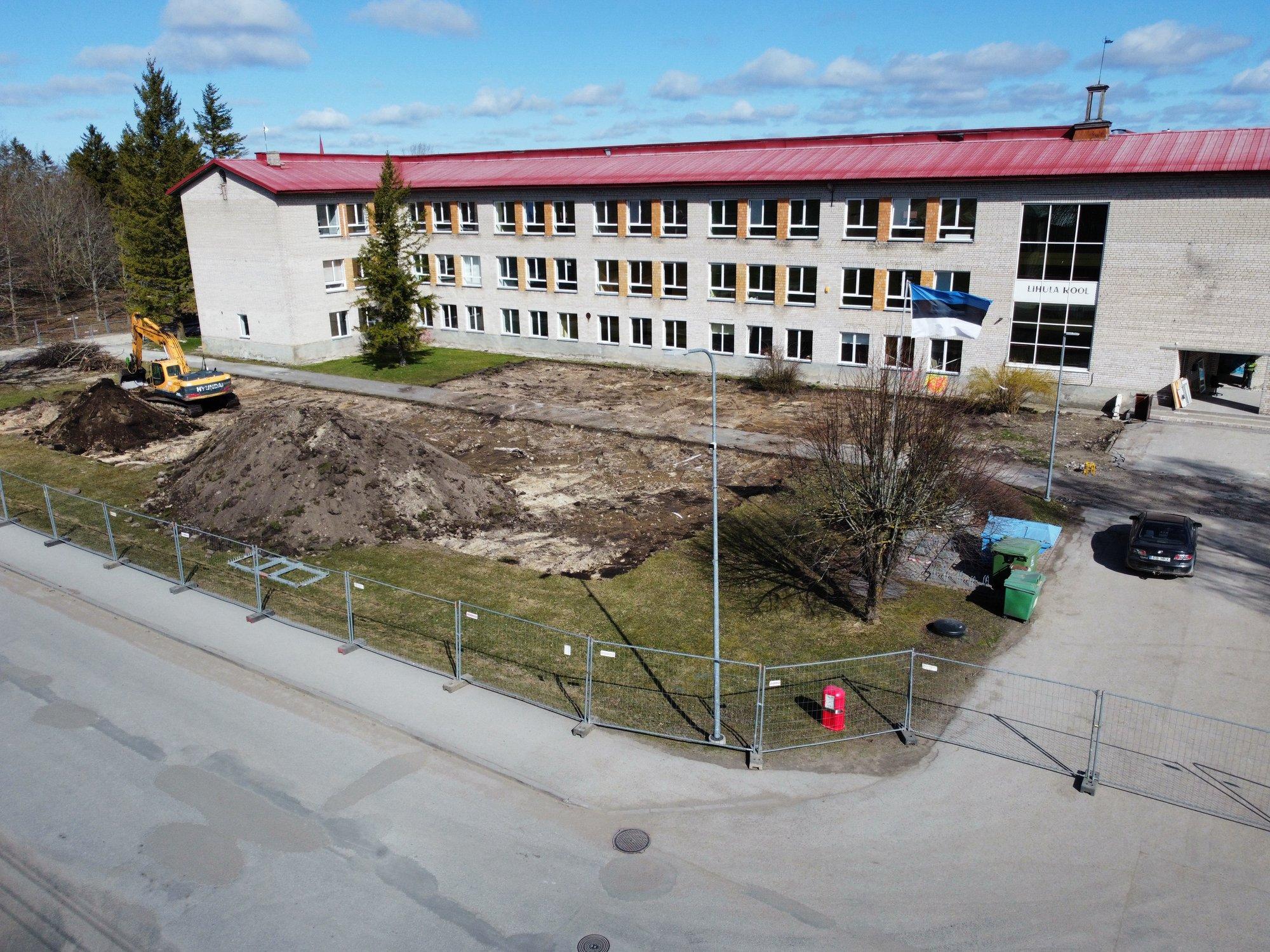 Monika Hale: ole vait ja tee head nägu! Lääneranna lennupuude lõhkumine oli vaid osa kohalike vaigistamisest