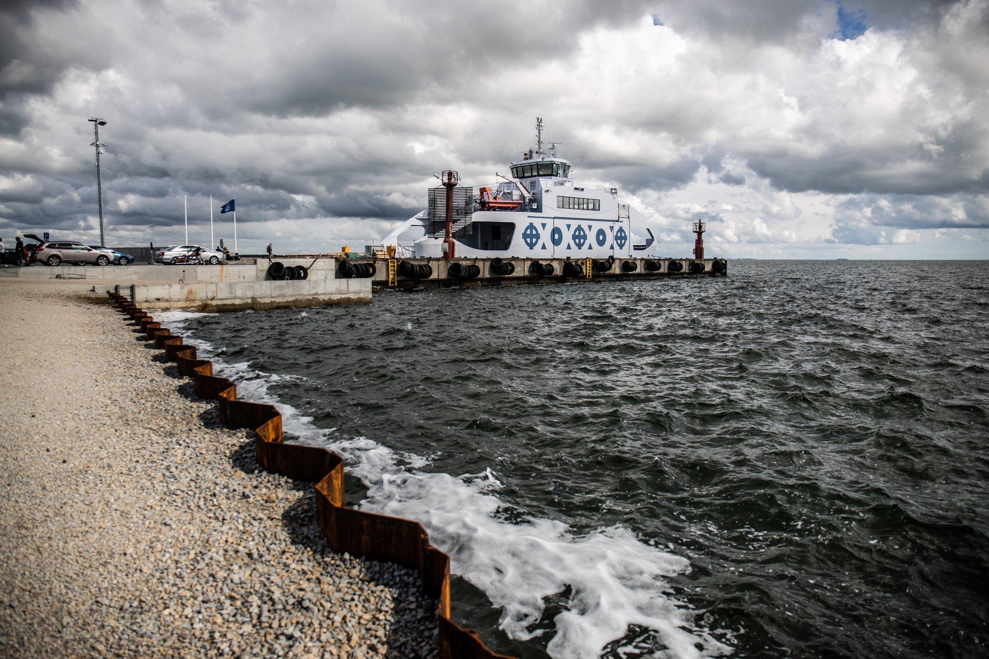 Häire Vormsi liinil! Seoses tugeva tuulega on reisid tühistatud