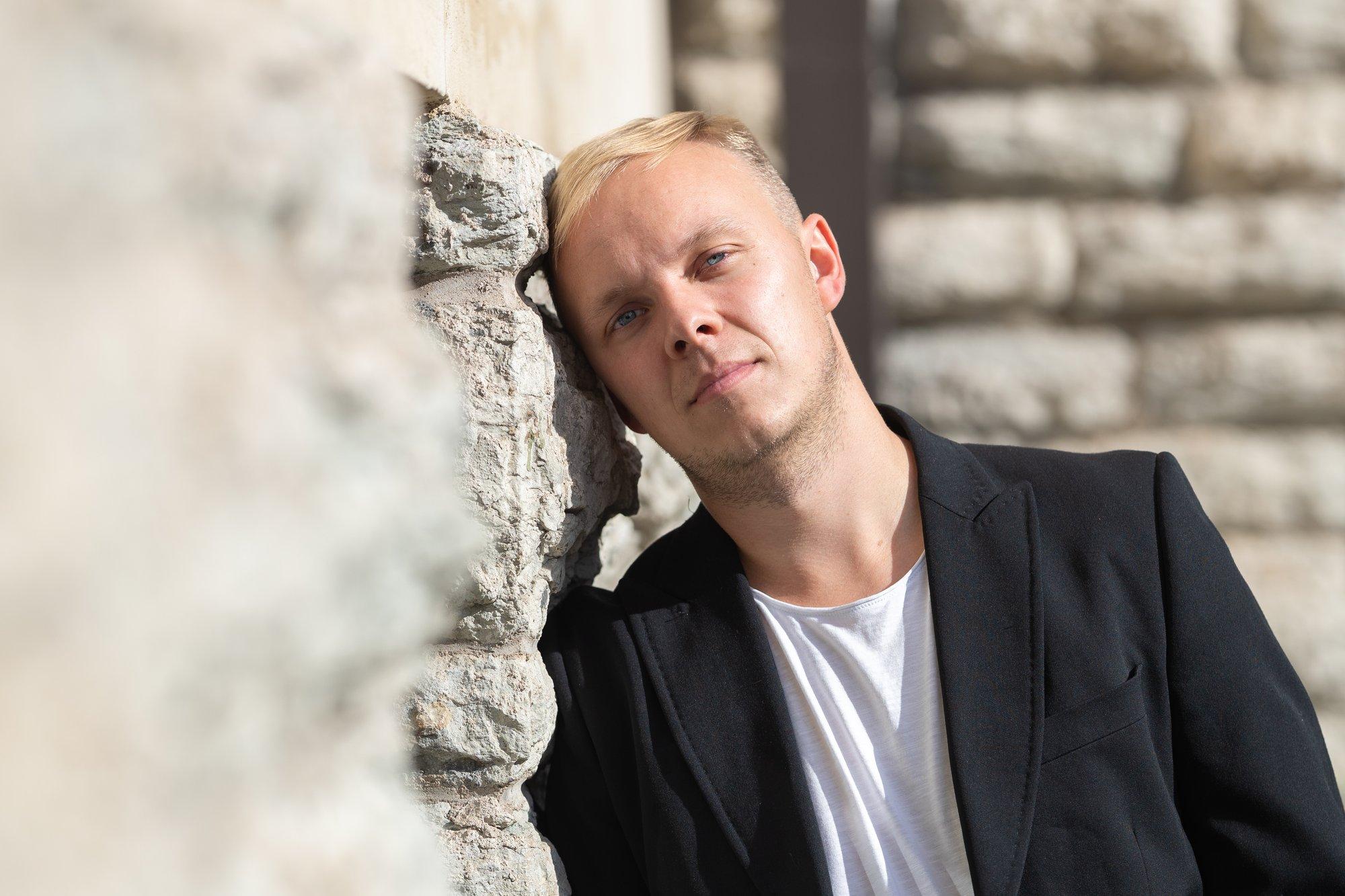 Näitleja Karmo Nigula oma pahedest: suitsetamisest võiks loobuda, olen püüdnud seda teha ka