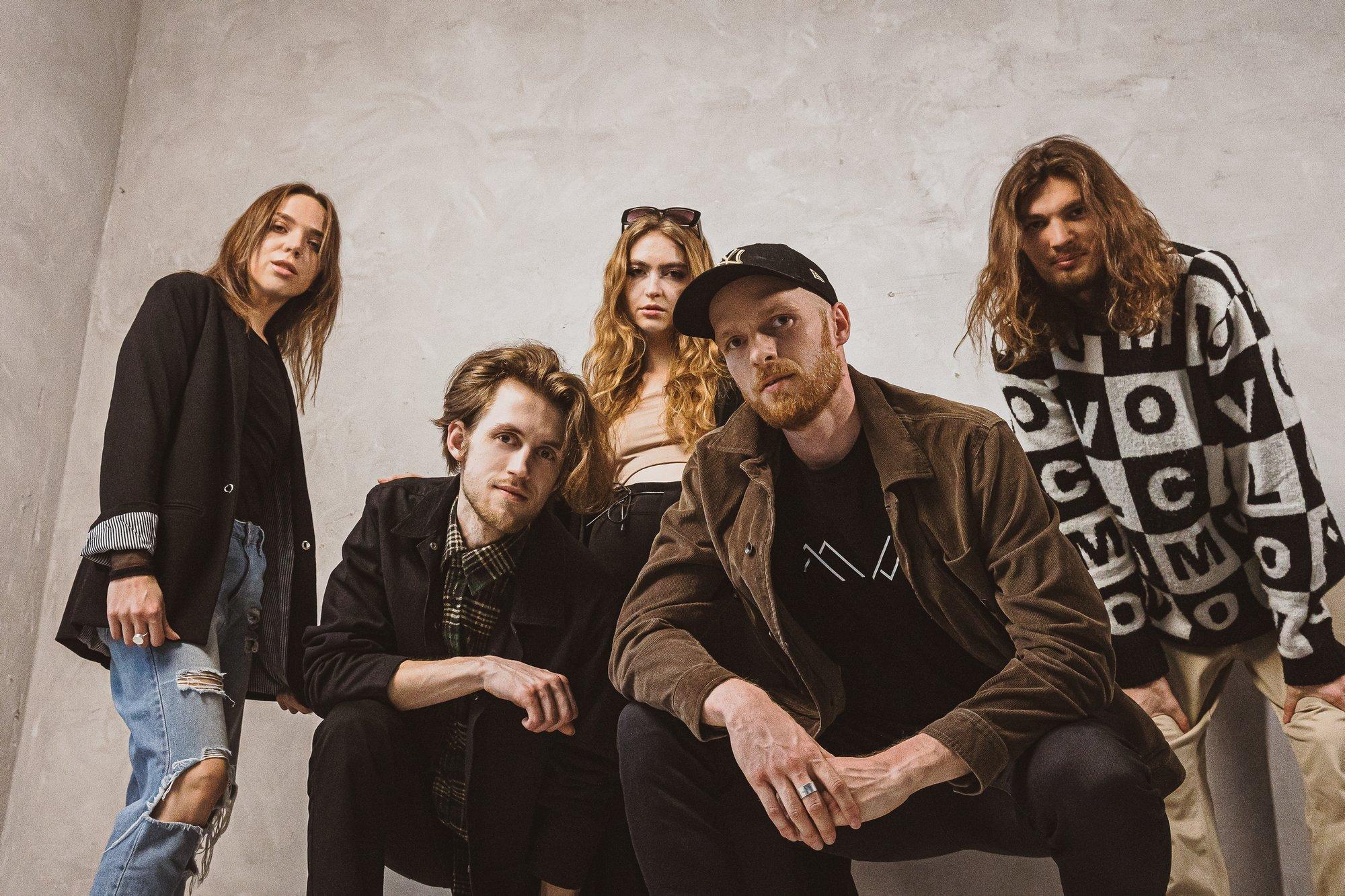 „Liiga palju lahutusuudiseid ühe päeva jaoks!“ Minimal Windi solist Elisabeth Tiffany lahkub bändist