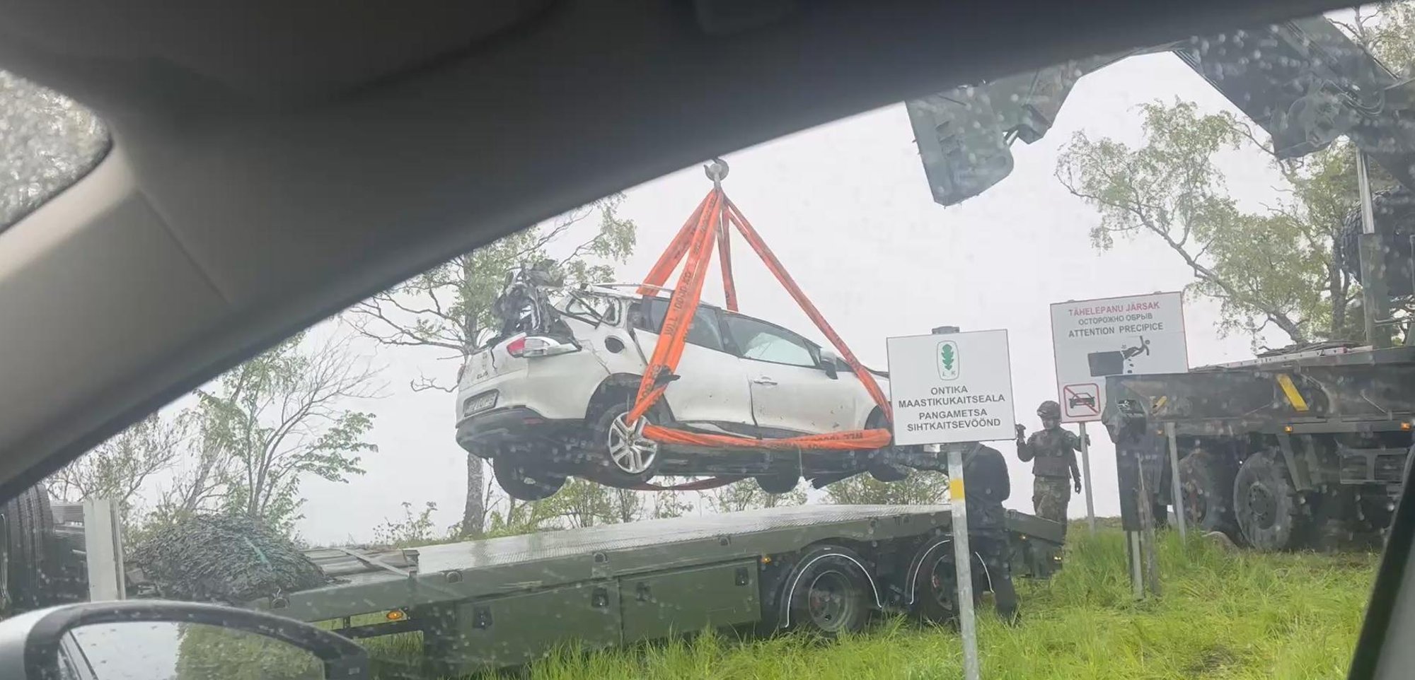 Toila vallas sõitis auto pankrannikult alla