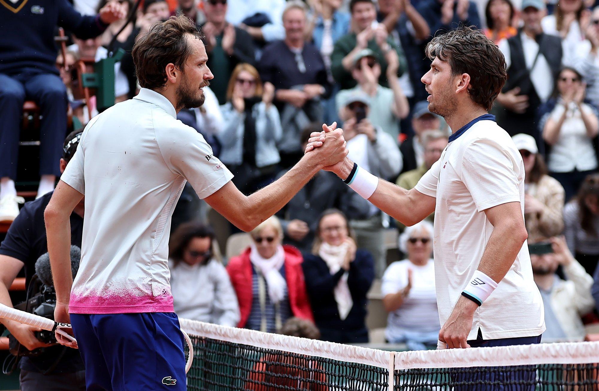 Medvedev langes French Openil üllatuslikult konkurentsist