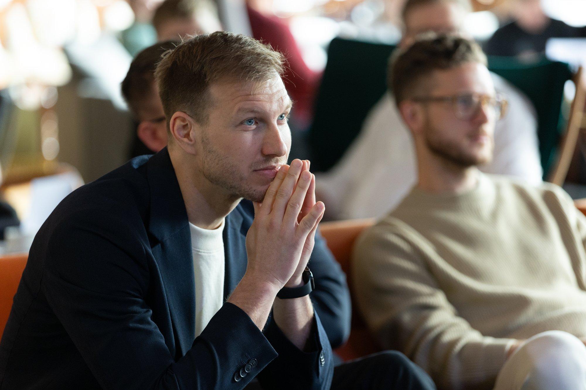 Klavan tegi intervjuus koomik Maidukile torke Pohlaku suunas: mu naine pole peksmise kohta avaldust teinud